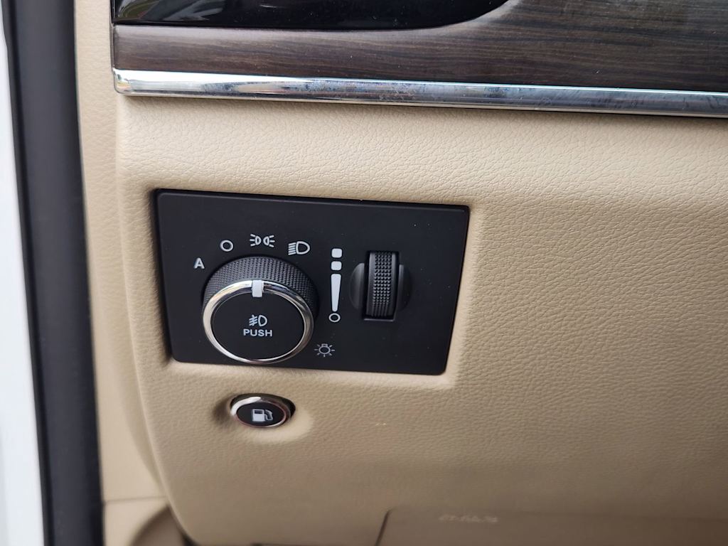 Thumbnail: 2021 Jeep Grand Cherokee - 28