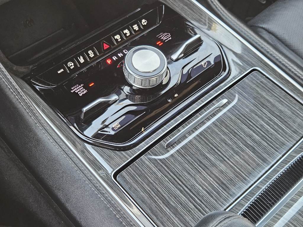 Thumbnail: 2022 Jeep Wagoneer - 22