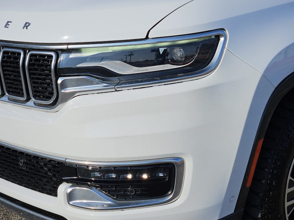 Thumbnail: 2022 Jeep Wagoneer - 16