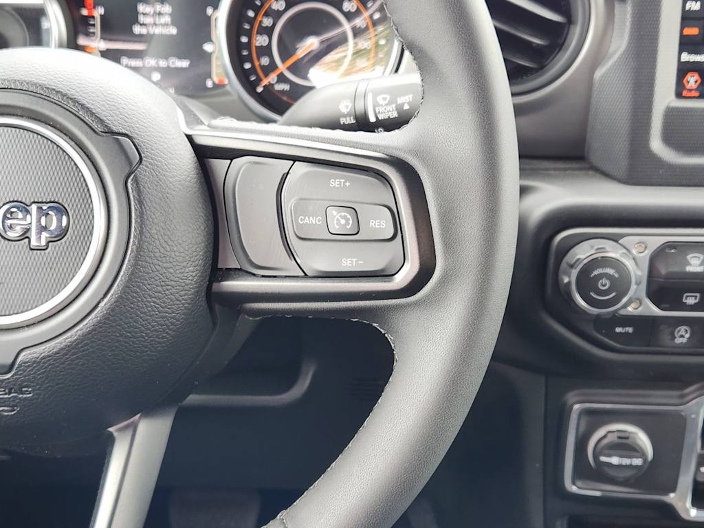 Thumbnail: 2023 Jeep Gladiator - 31
