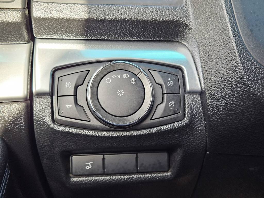 Thumbnail: 2016 Ford Explorer - 25