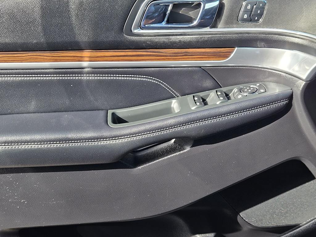 Thumbnail: 2016 Ford Explorer - 26