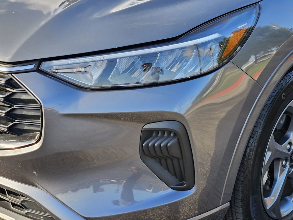 Thumbnail: 2023 Ford Escape - 18