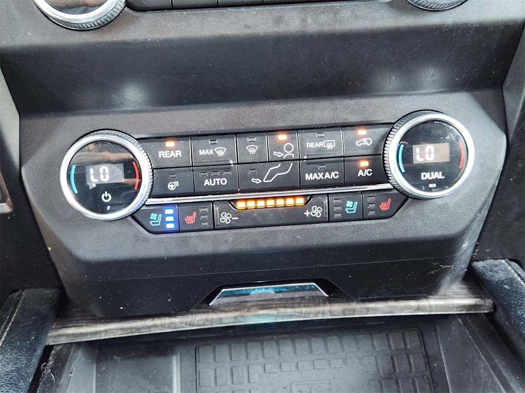 Thumbnail: 2019 Ford Expedition - 24