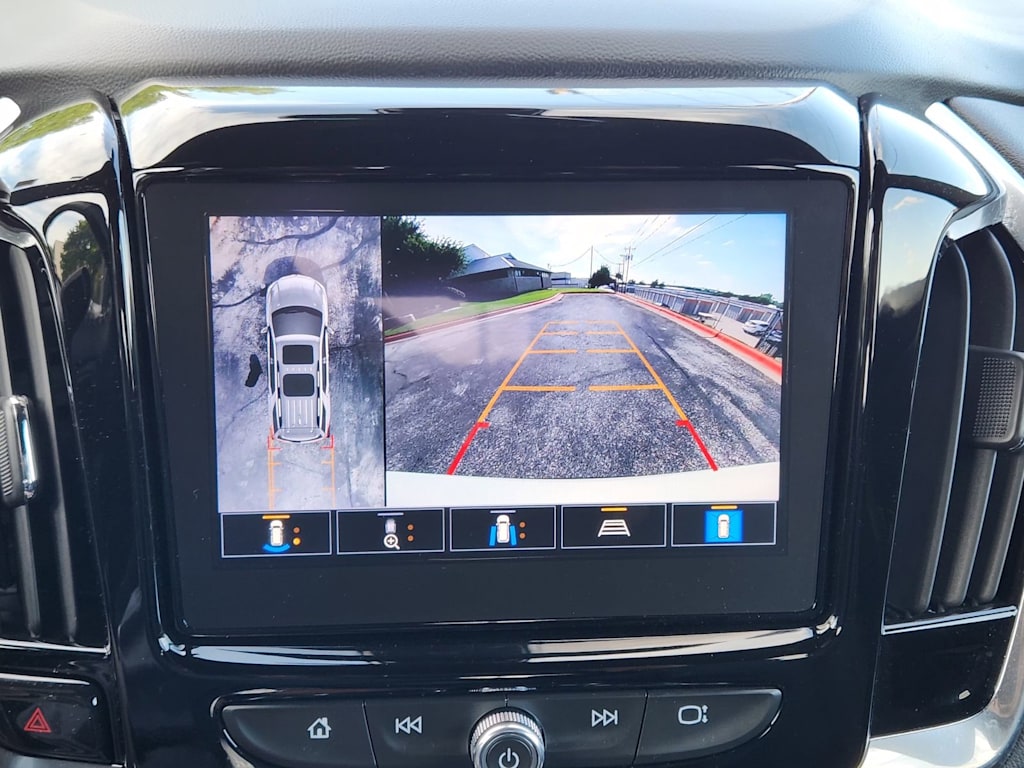 Thumbnail: 2022 Chevrolet Traverse - 25