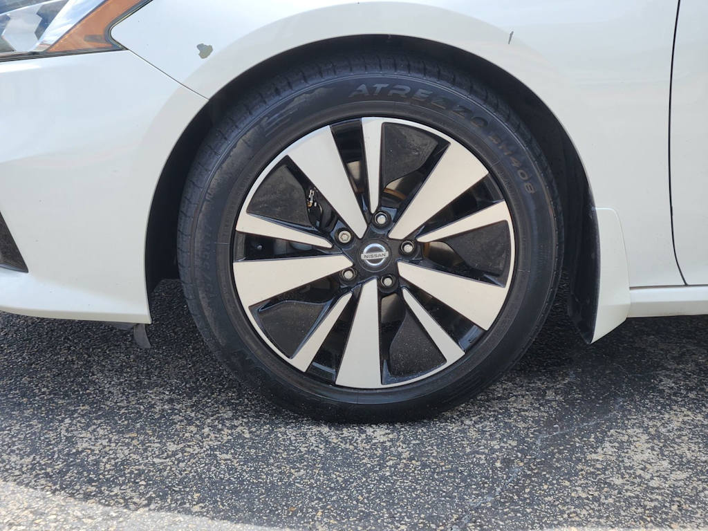 Thumbnail: 2019 Nissan Altima - 19