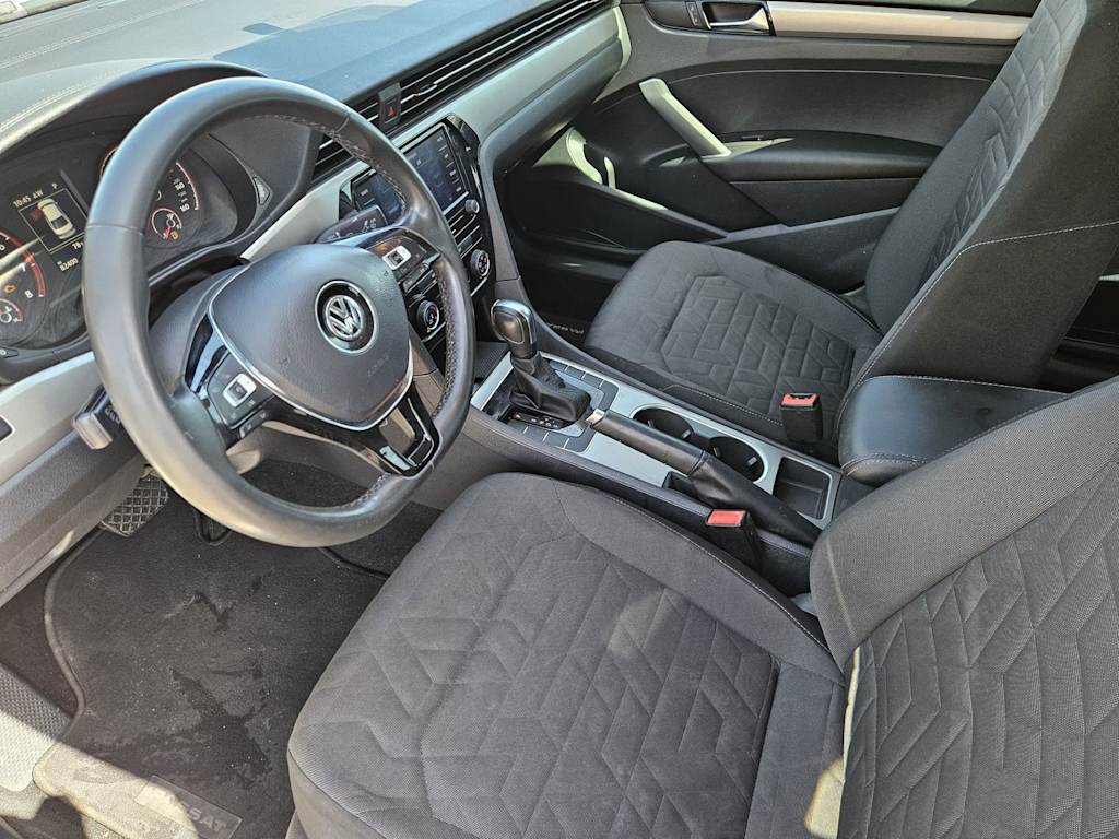 Thumbnail: 2021 Volkswagen Passat - 9