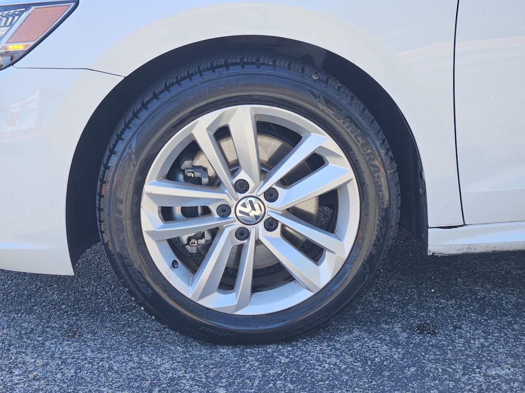 Thumbnail: 2021 Volkswagen Passat - 21