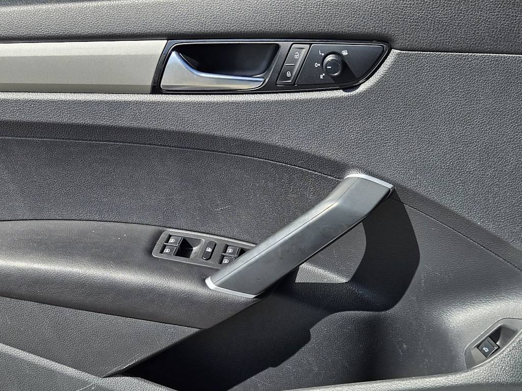 Thumbnail: 2021 Volkswagen Passat - 26