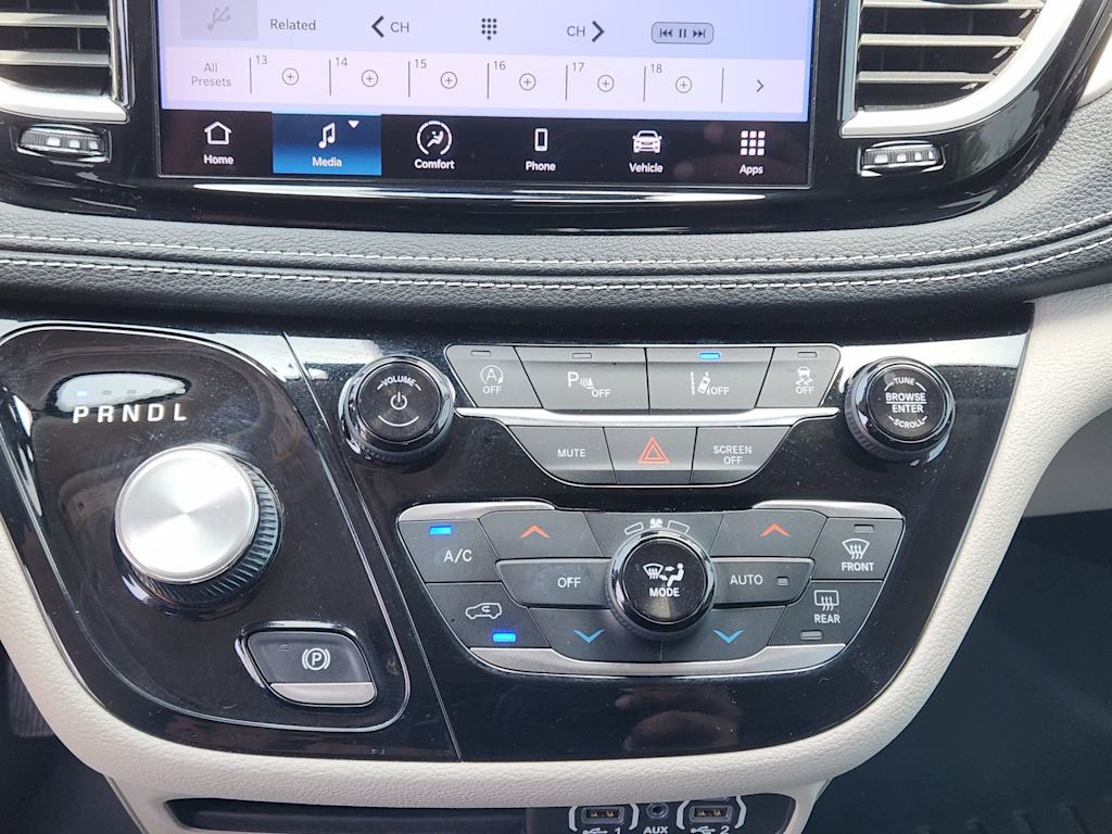 Thumbnail: 2022 Chrysler Pacifica - 25