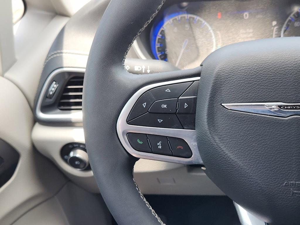 Thumbnail: 2022 Chrysler Pacifica - 30