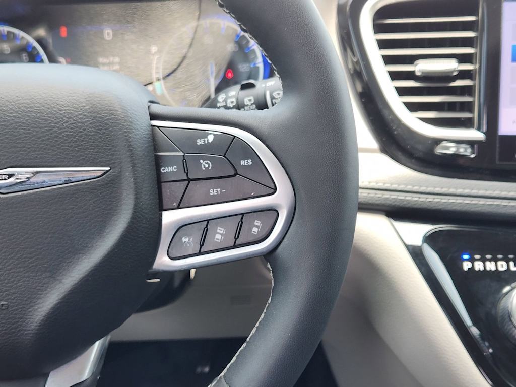 Thumbnail: 2022 Chrysler Pacifica - 31