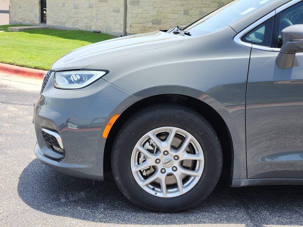 Thumbnail: 2022 Chrysler Pacifica - 5