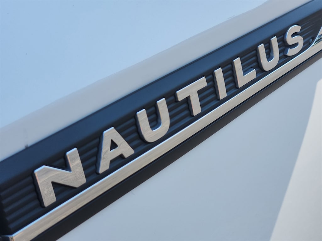 Thumbnail: 2022 Lincoln Nautilus - 6