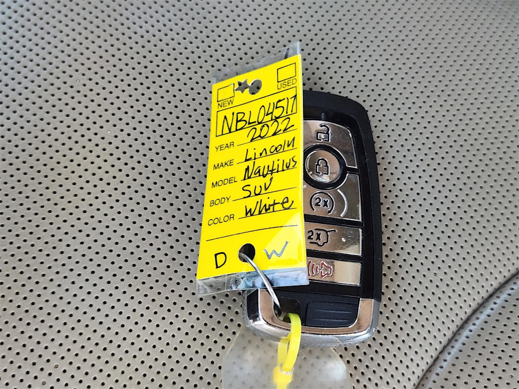 Thumbnail: 2022 Lincoln Nautilus - 18