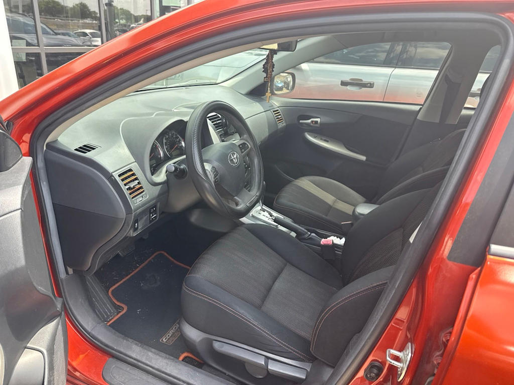 Thumbnail: 2013 Toyota Corolla - 7
