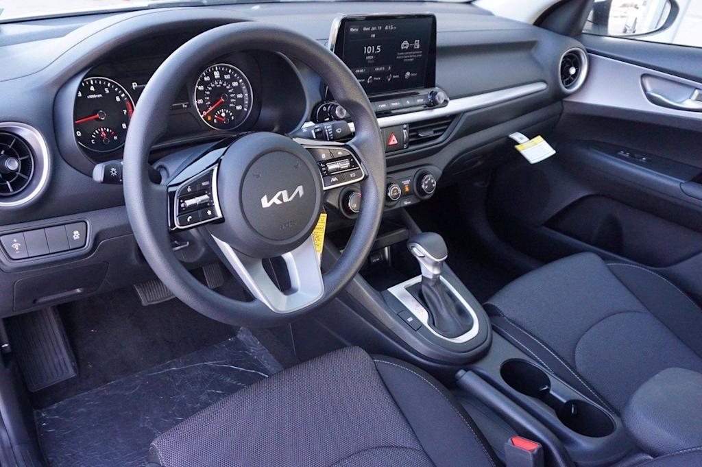 2024 Kia Forte LXS 2