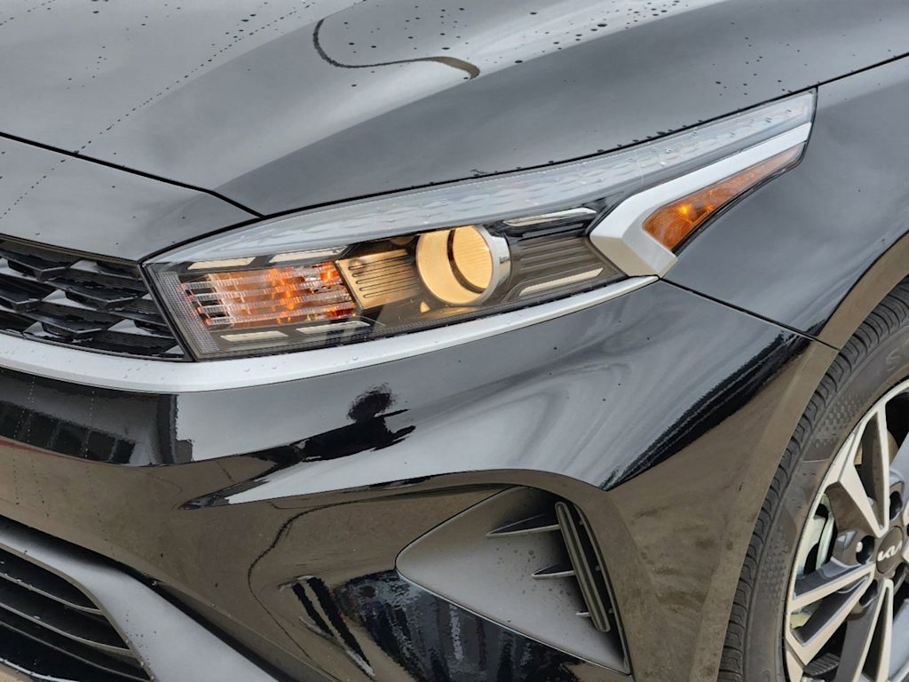 2024 Kia Forte LXS 16