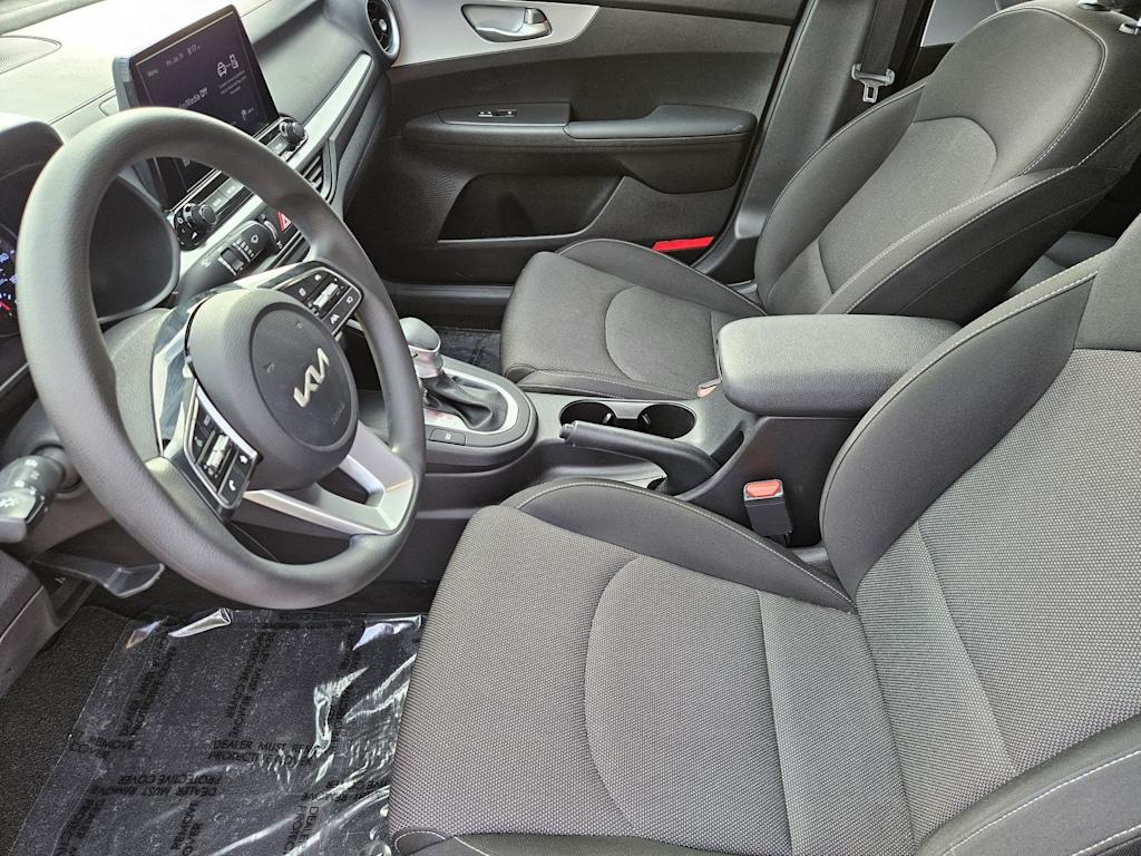 Thumbnail: 2024 Kia Forte - 9