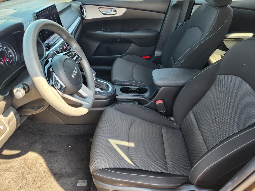 Thumbnail: 2024 Kia Forte - 8