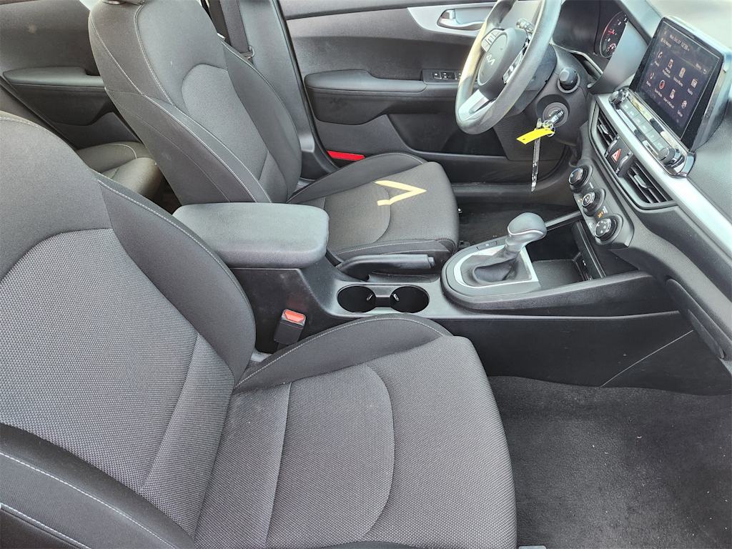 Thumbnail: 2024 Kia Forte - 9