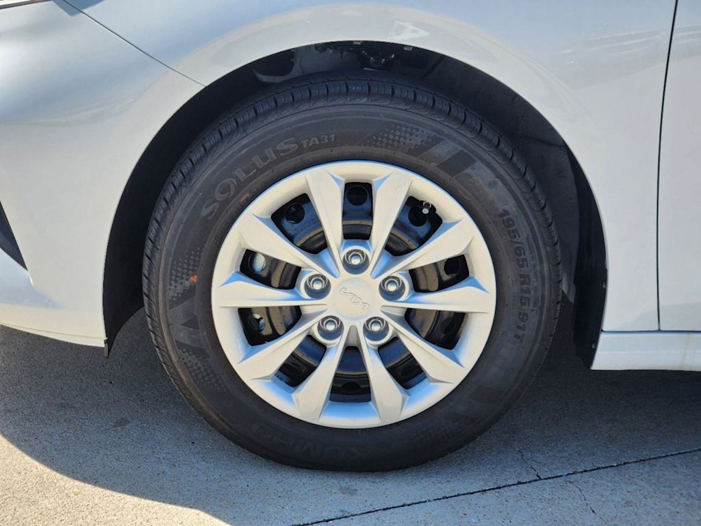 2024 Kia Forte LX 16