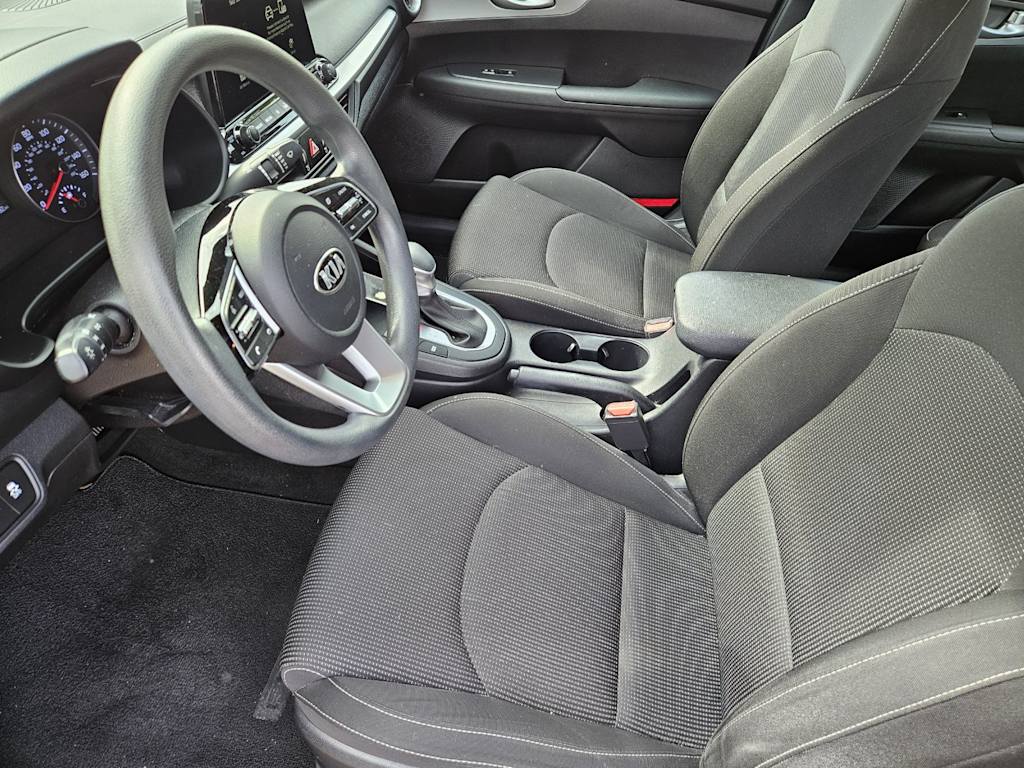 Thumbnail: 2021 Kia Forte - 8