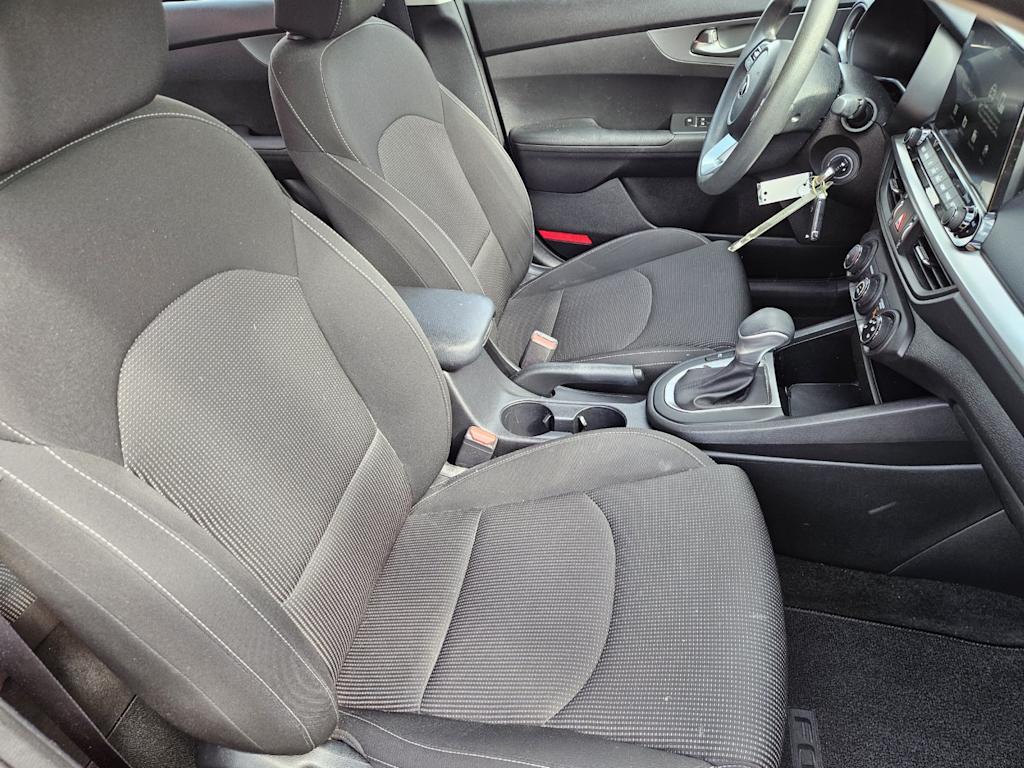 Thumbnail: 2021 Kia Forte - 21