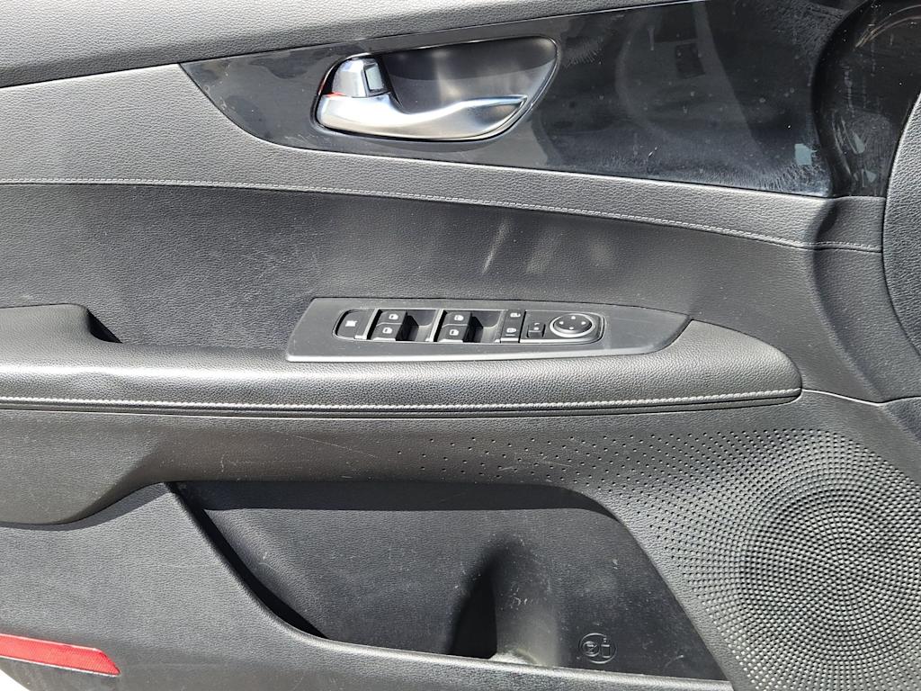 Thumbnail: 2019 Kia Forte - 25