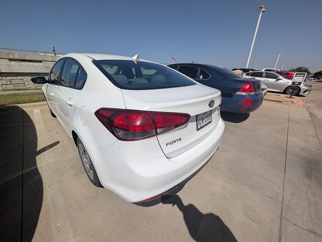 Thumbnail: 2017 Kia Forte - 4
