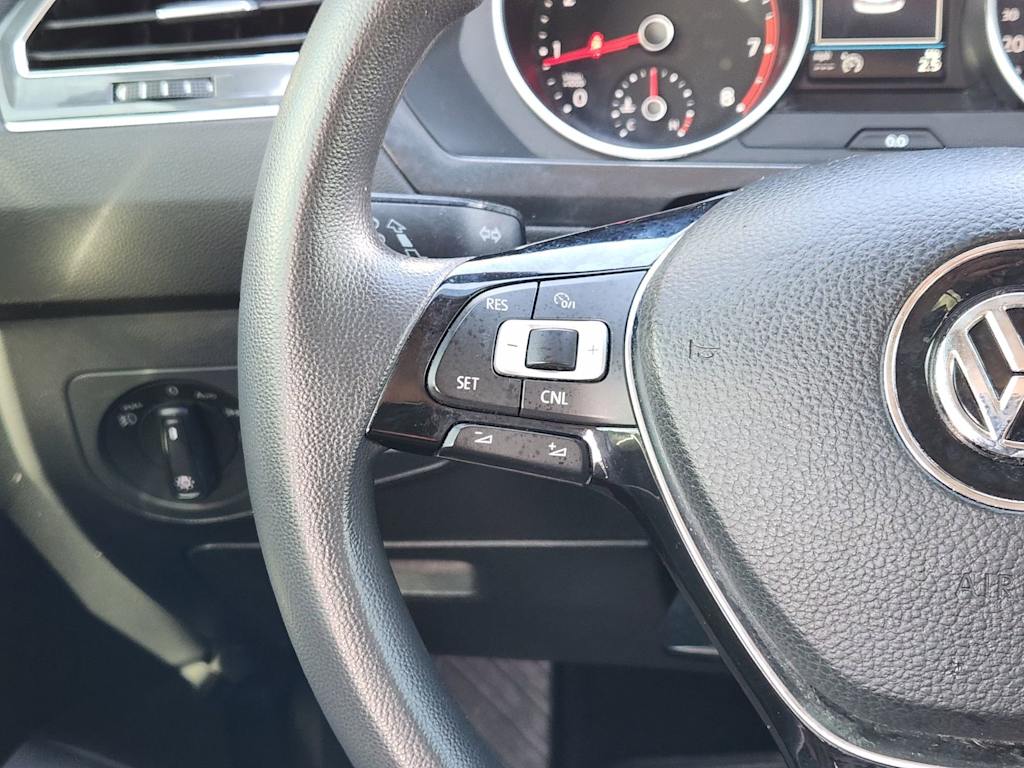 Thumbnail: 2018 Volkswagen Tiguan - 30