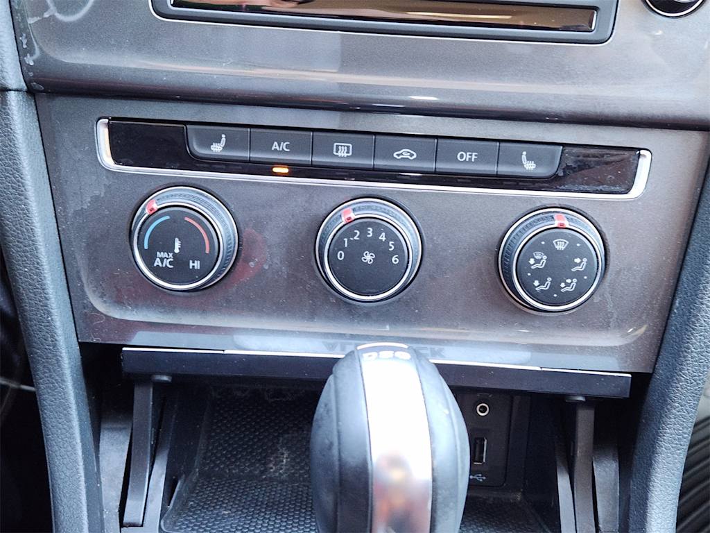 Thumbnail: 2017 Volkswagen Golf - 26