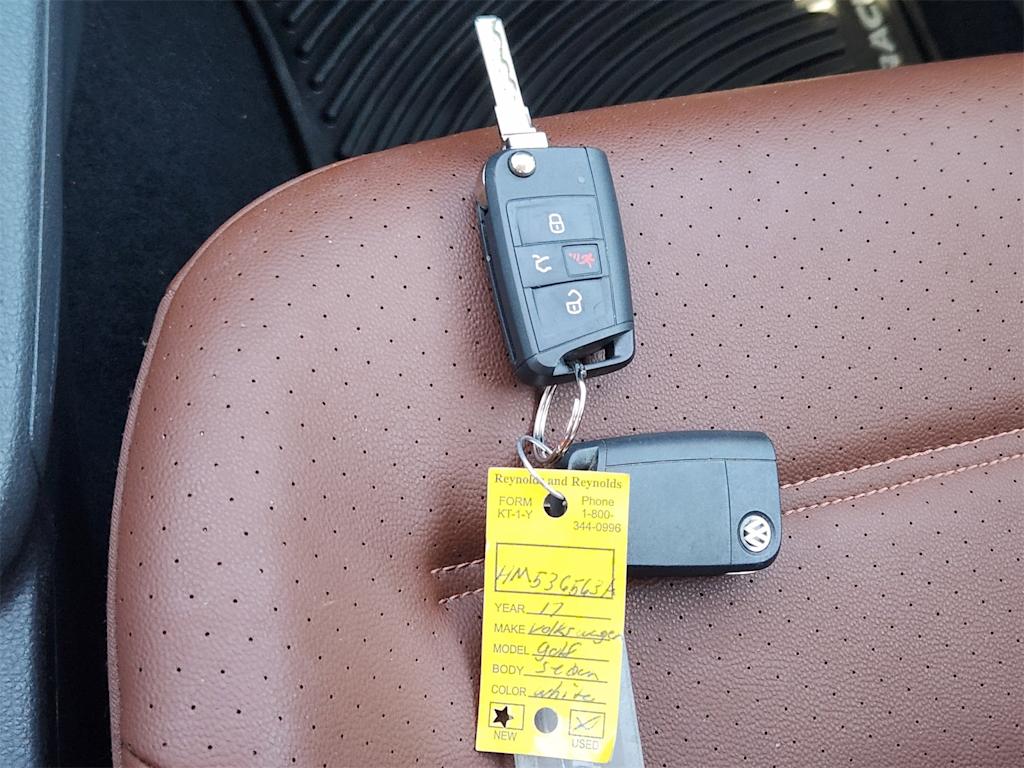 Thumbnail: 2017 Volkswagen Golf - 17