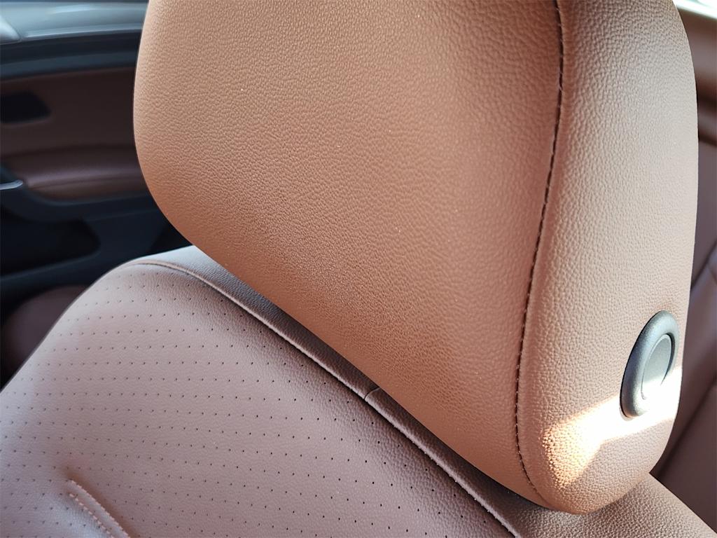 Thumbnail: 2017 Volkswagen Golf - 24