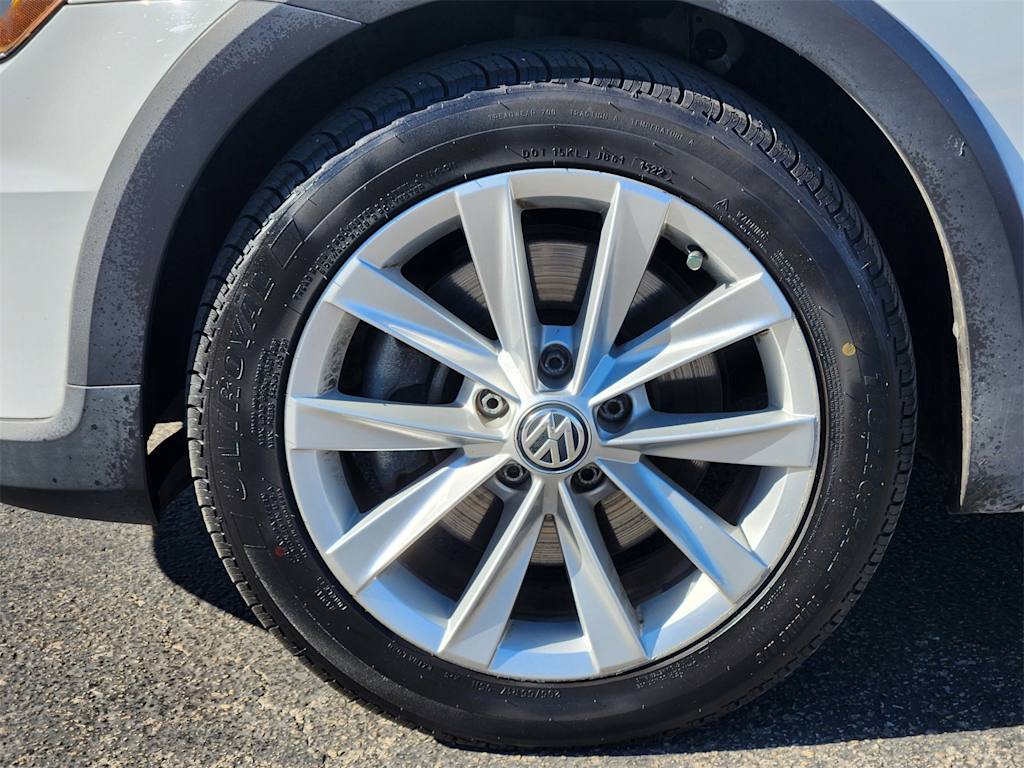 Thumbnail: 2017 Volkswagen Golf - 22