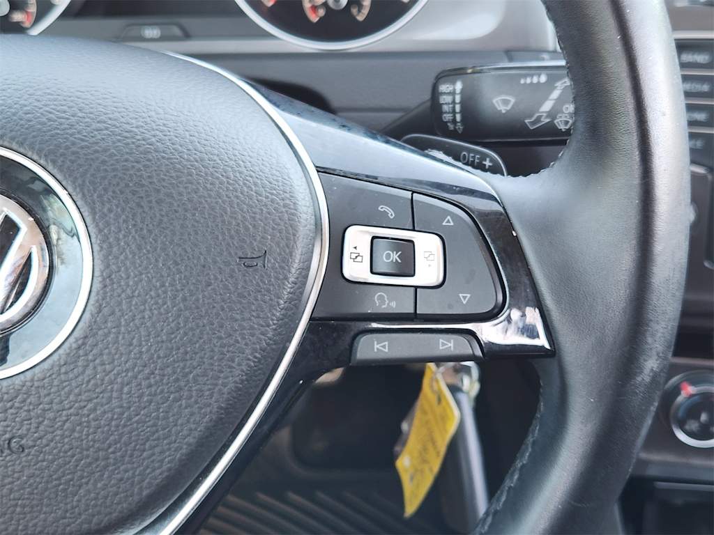 Thumbnail: 2017 Volkswagen Golf - 30