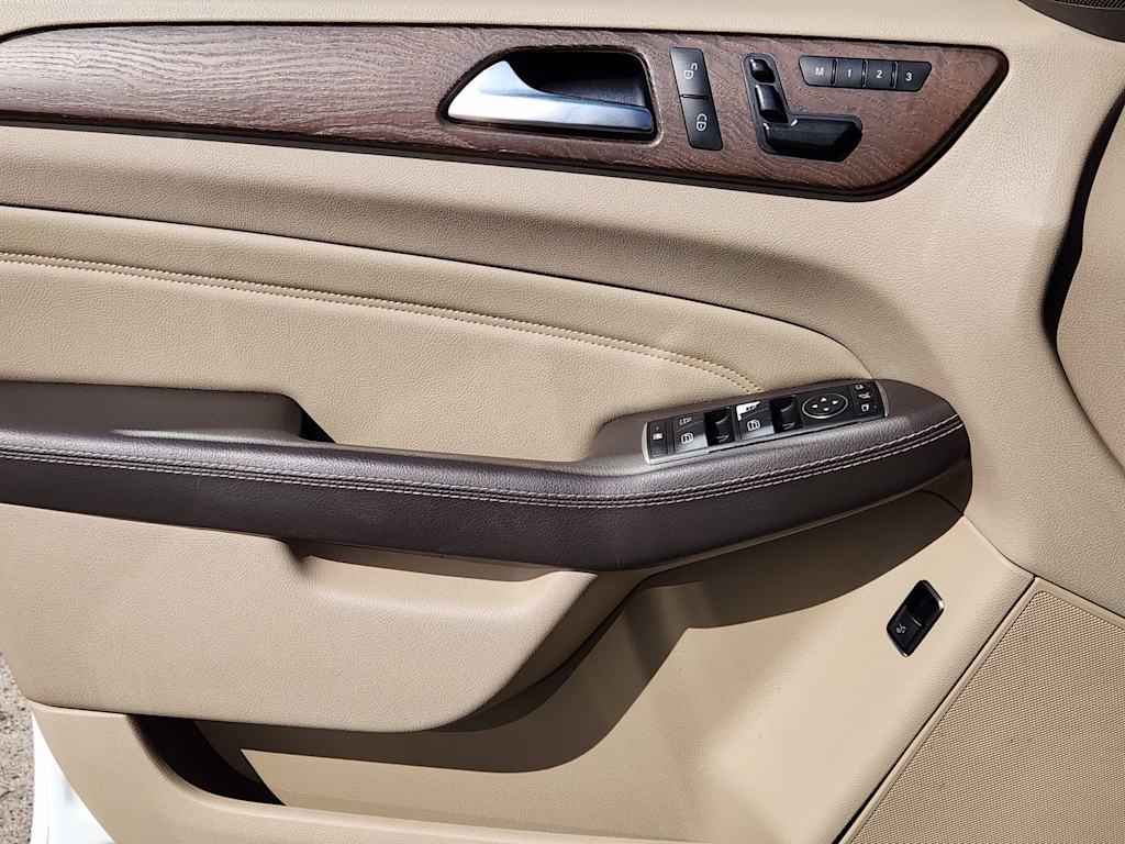 Thumbnail: 2015 Mercedes-Benz M-Class - 27