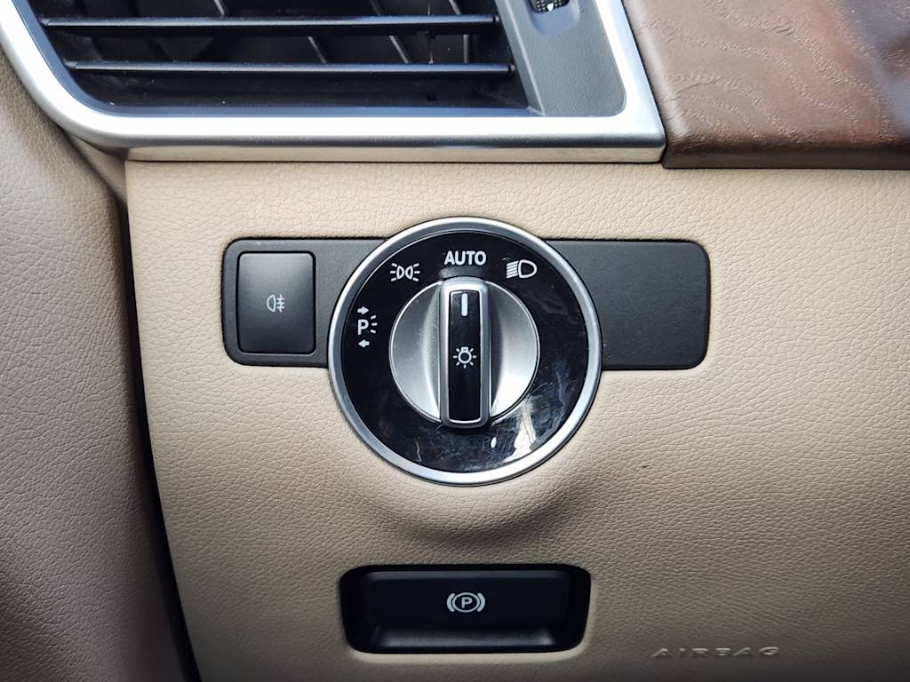 Thumbnail: 2015 Mercedes-Benz M-Class - 26