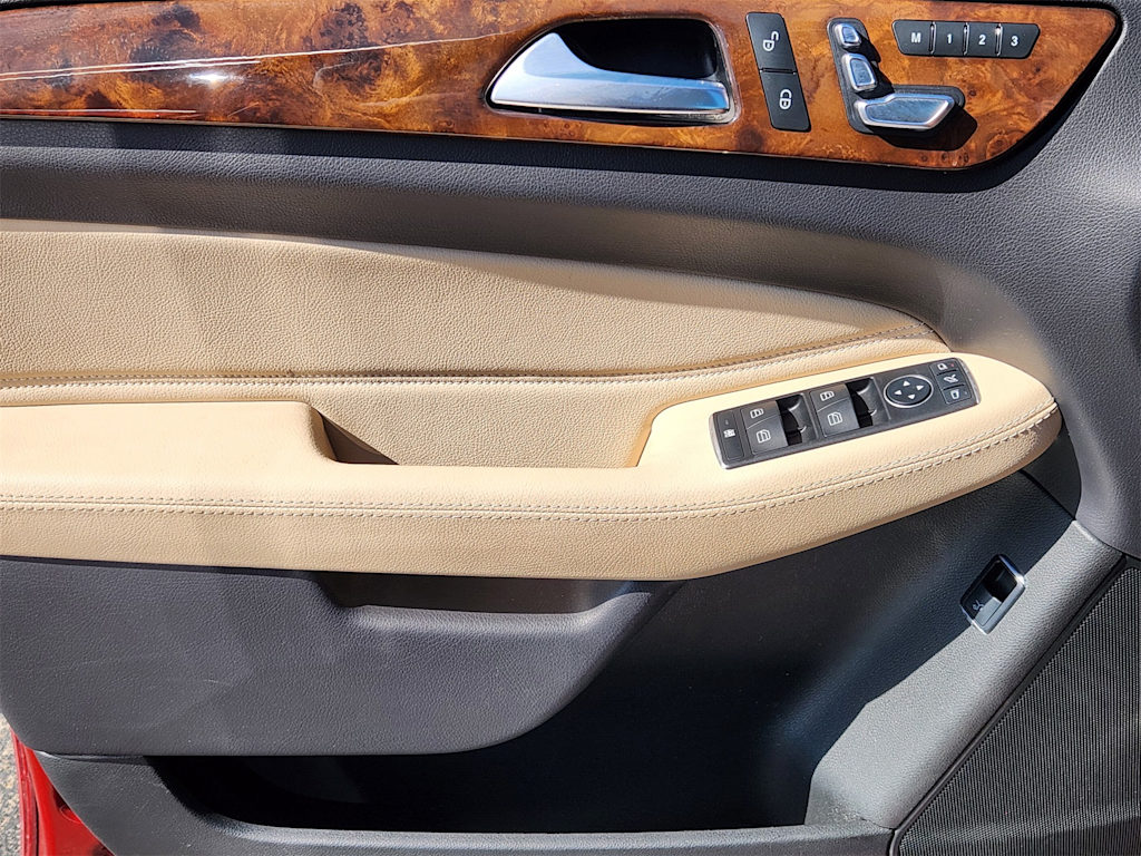 Thumbnail: 2017 Mercedes-Benz GLS - 27