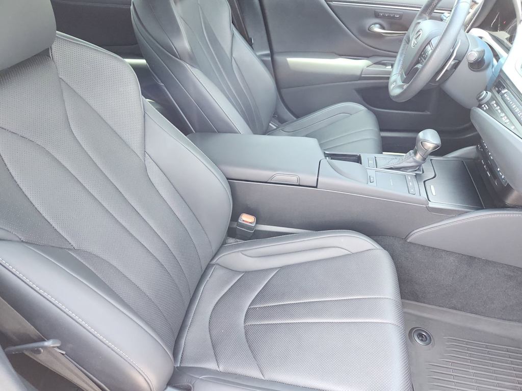 Thumbnail: 2020 Lexus ES - 22