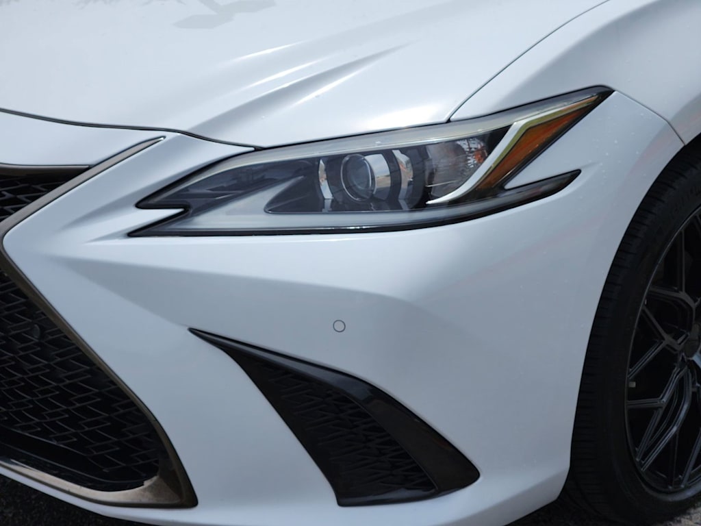 Thumbnail: 2020 Lexus ES - 19