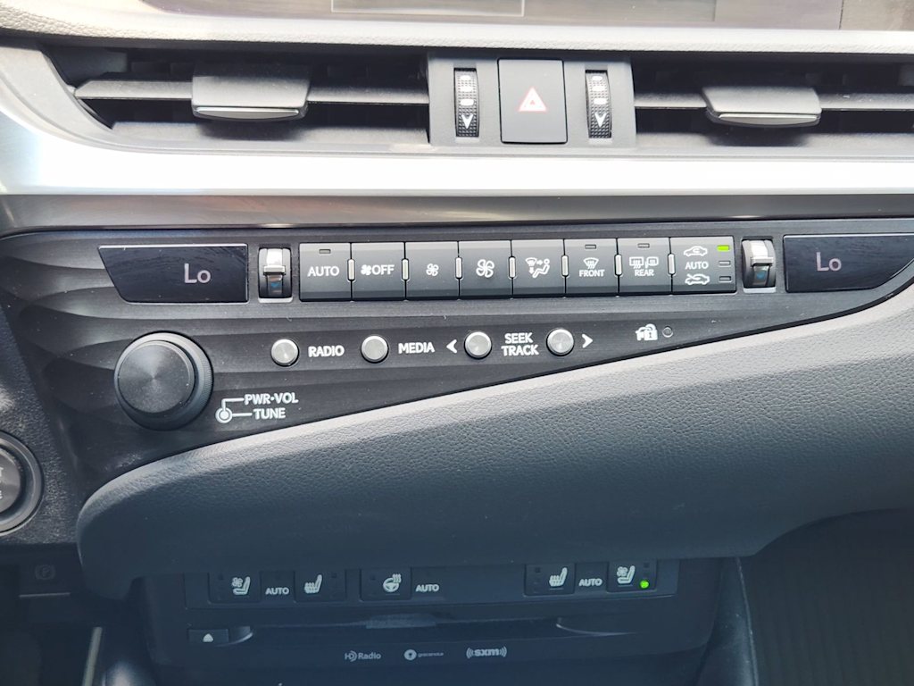 Thumbnail: 2020 Lexus ES - 26