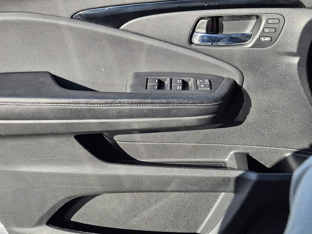 Thumbnail: 2019 Honda Pilot - 26
