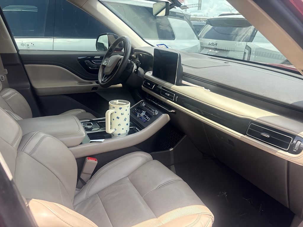 Thumbnail: 2020 Lincoln Aviator - 2