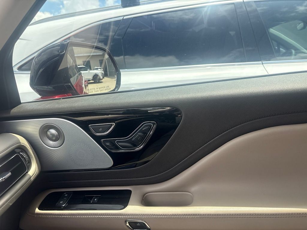 Thumbnail: 2020 Lincoln Aviator - 9