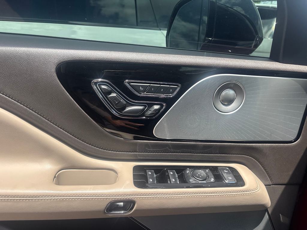 Thumbnail: 2020 Lincoln Aviator - 11