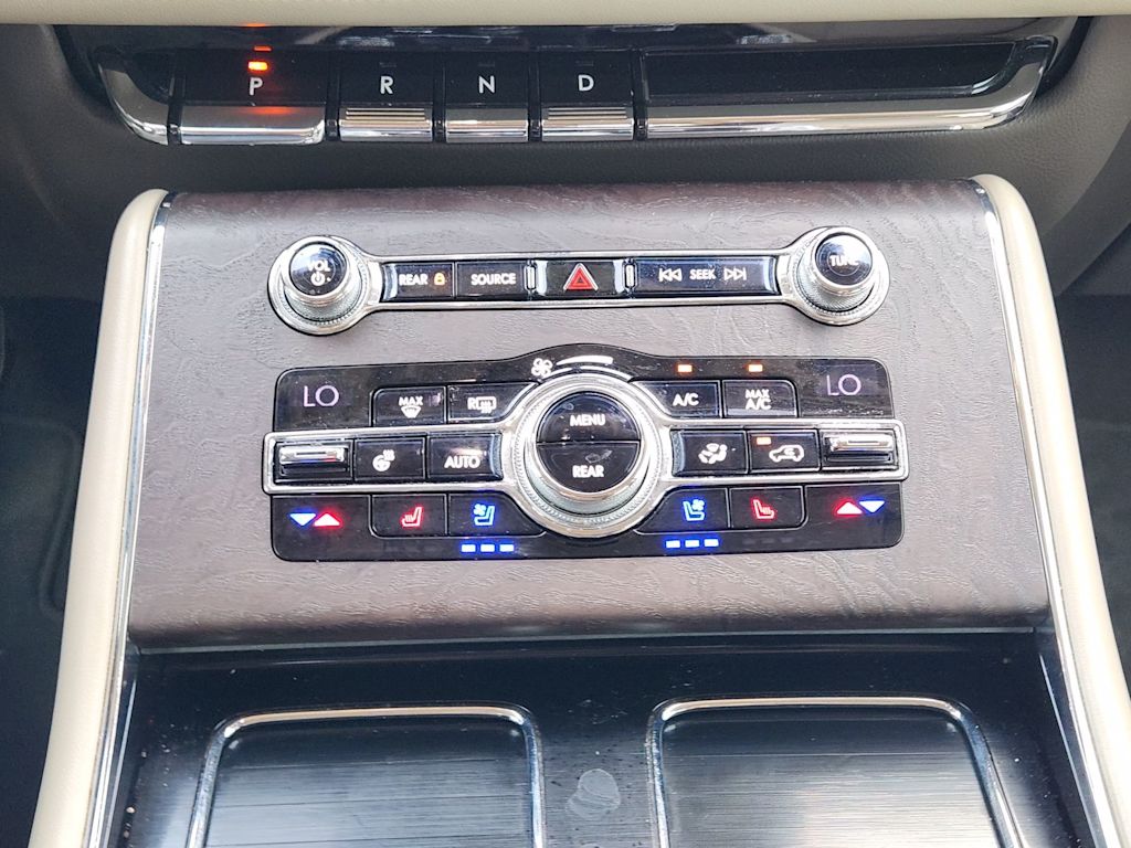 Thumbnail: 2020 Lincoln Aviator - 26