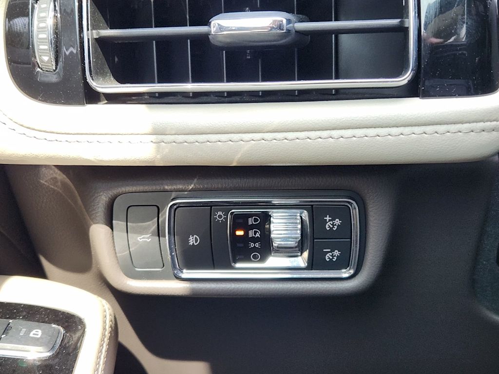Thumbnail: 2020 Lincoln Aviator - 28