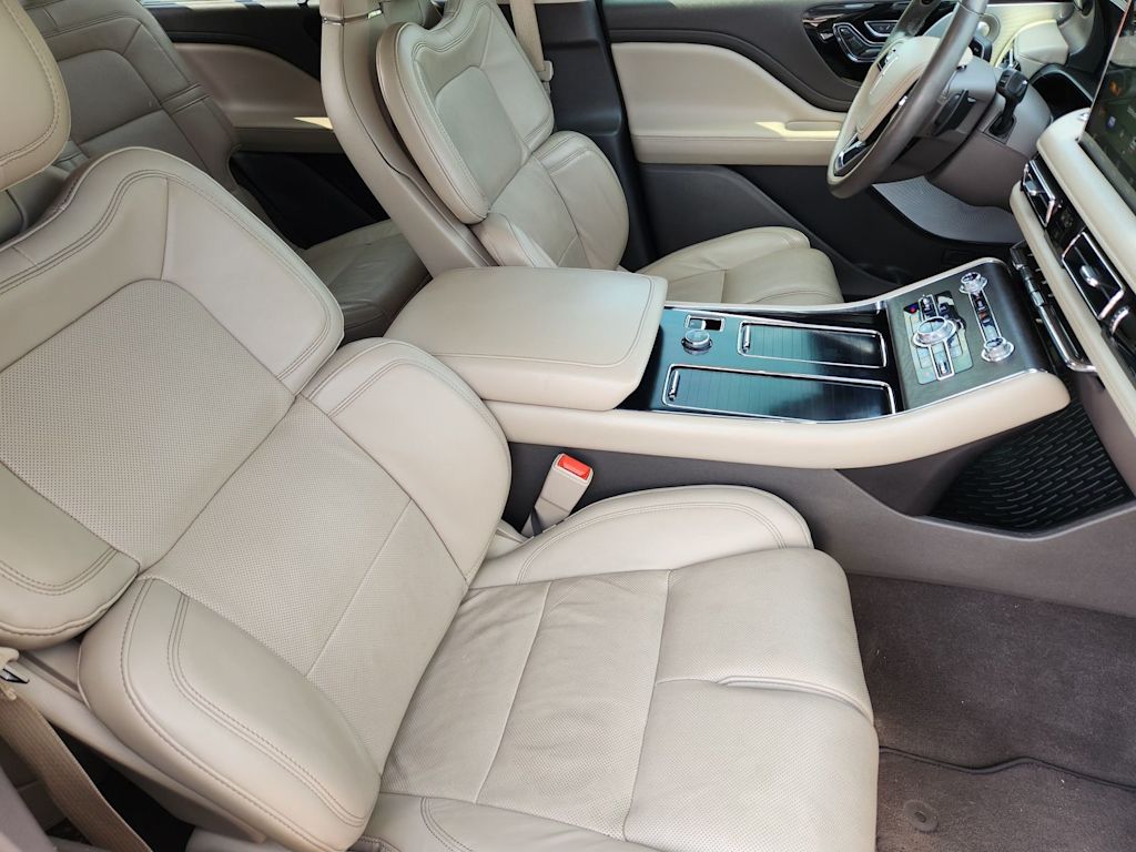 Thumbnail: 2020 Lincoln Aviator - 21