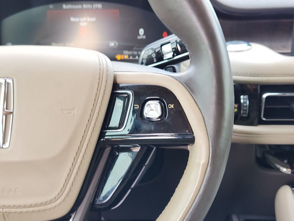 Thumbnail: 2020 Lincoln Aviator - 31